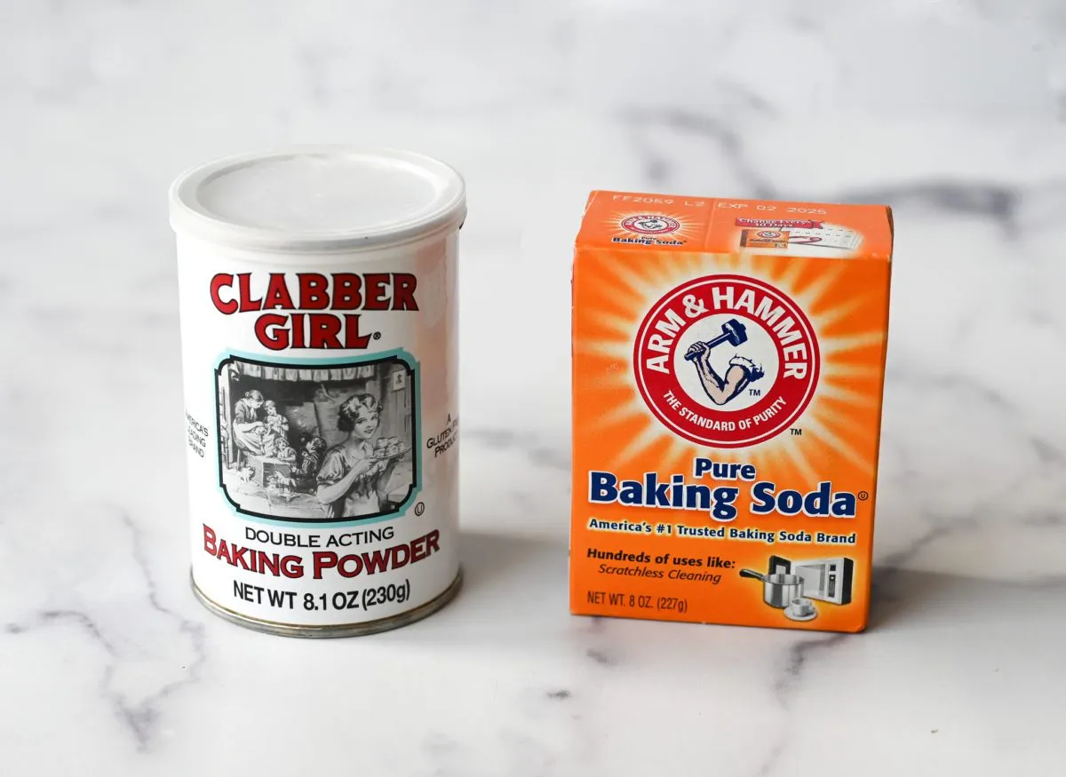 Tẩy mốc bằng baking soda