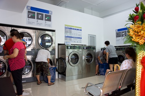 tiệm giặt tự động tiền xu coin laundry