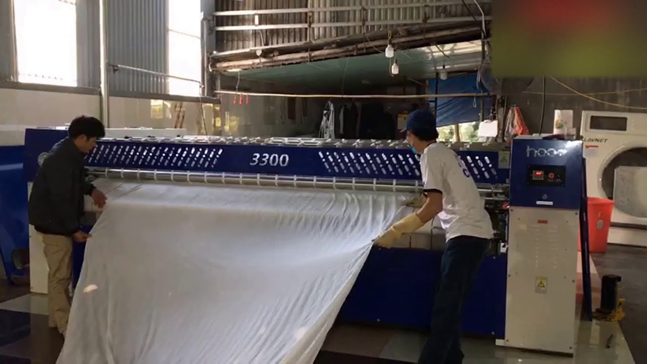 vận hành máy flat work ironer là vải cuộn