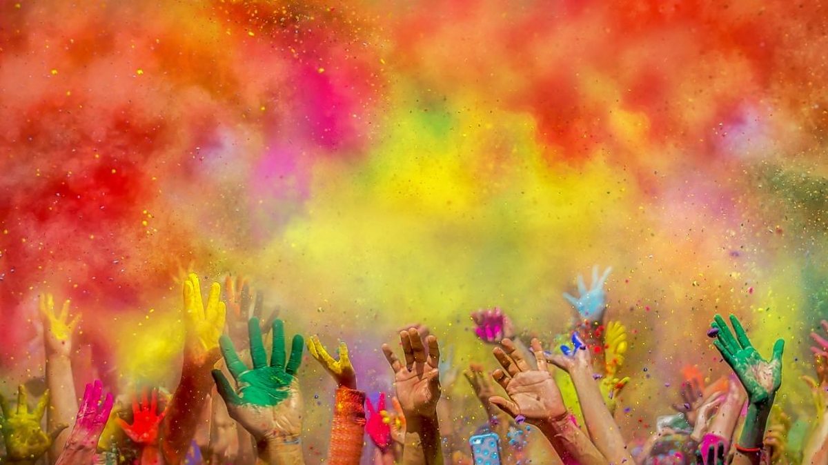 cách loại bỏ vết màu holi trên quần áo của bạn