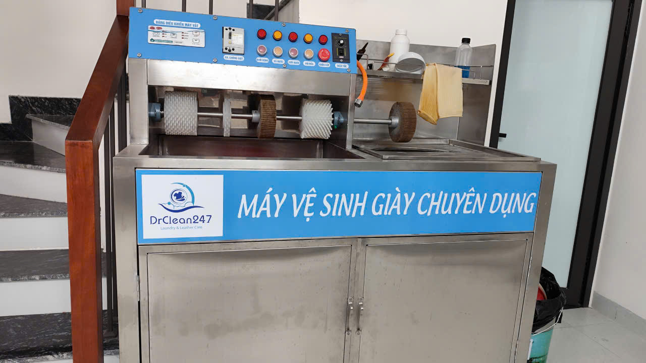 Máy vệ sinh giày chuyên dụng DrClean247 giúp giặt giày sạch sâu, giữ form, an toàn tại Ba Đình, Hà Nội