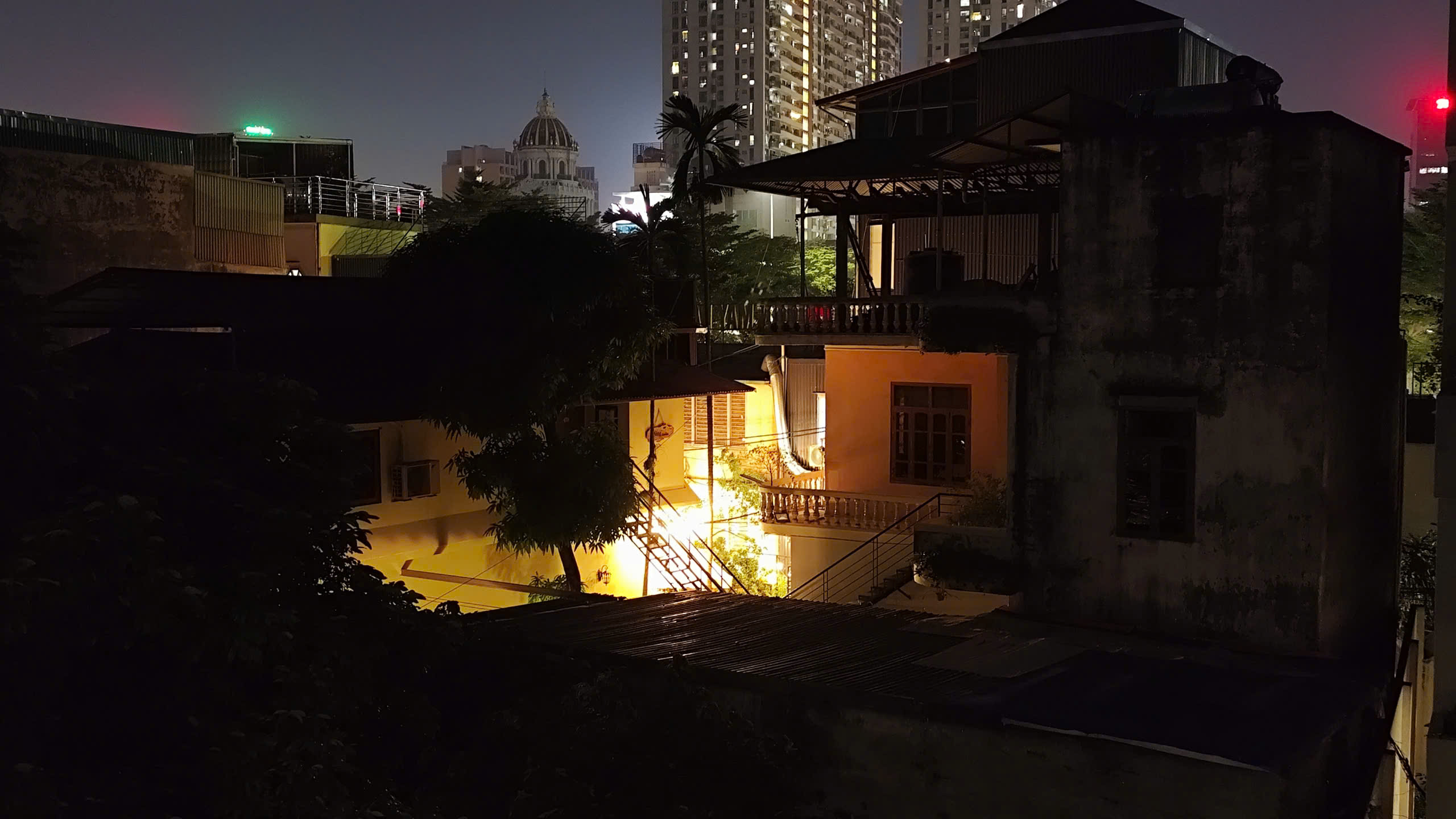 dong-garden-view-from-drclean247-at-night